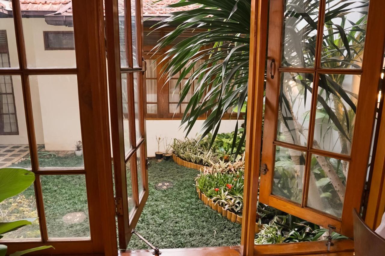 Roemah Renjana Bandung Bed & Breakfast Exterior photo