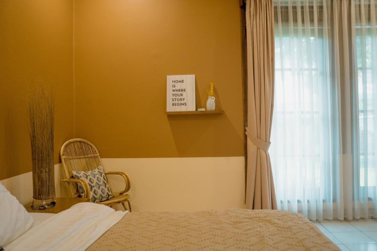 Roemah Renjana Bandung Bed & Breakfast Exterior photo