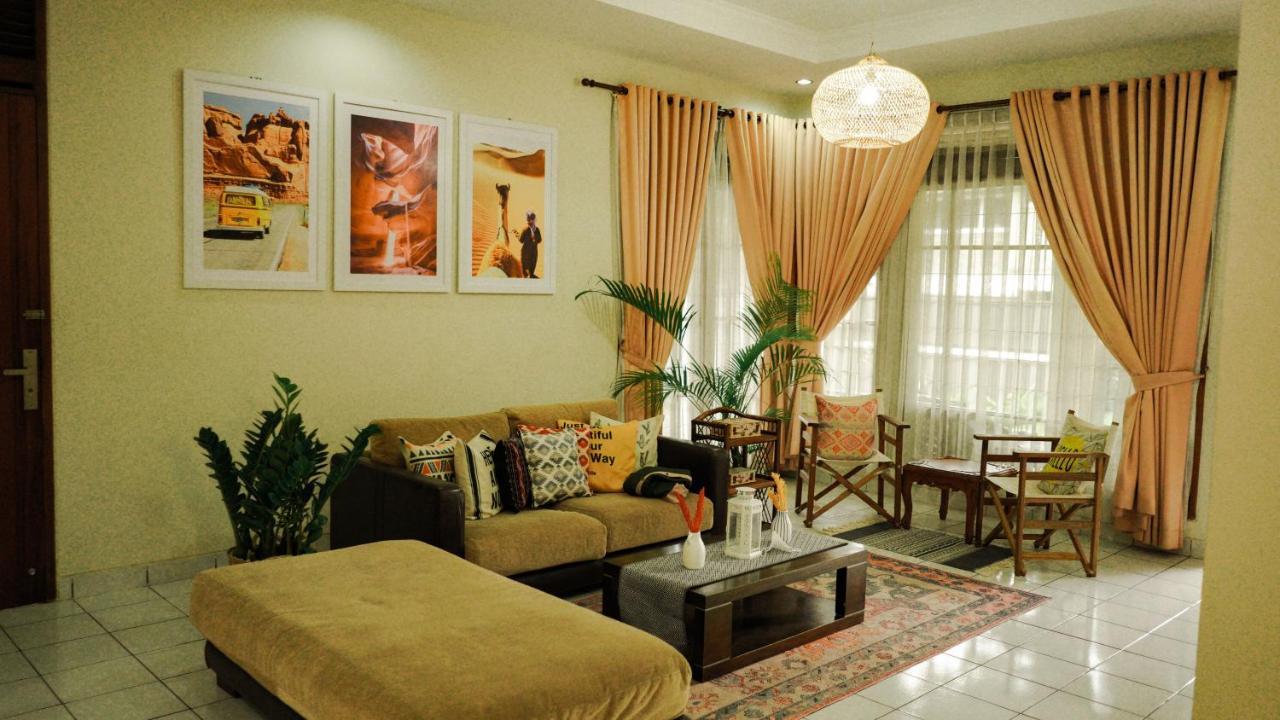 Roemah Renjana Bandung Bed & Breakfast Exterior photo