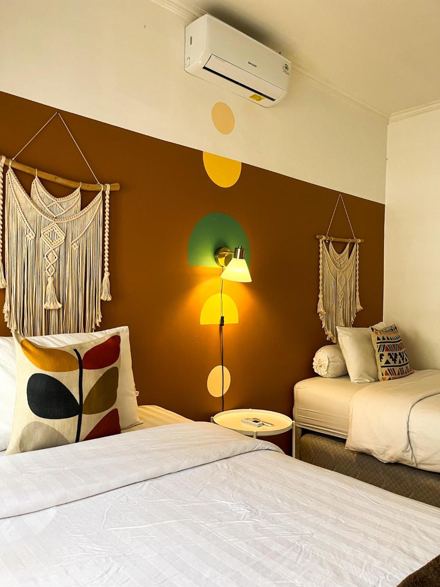 Roemah Renjana Bandung Bed & Breakfast Exterior photo