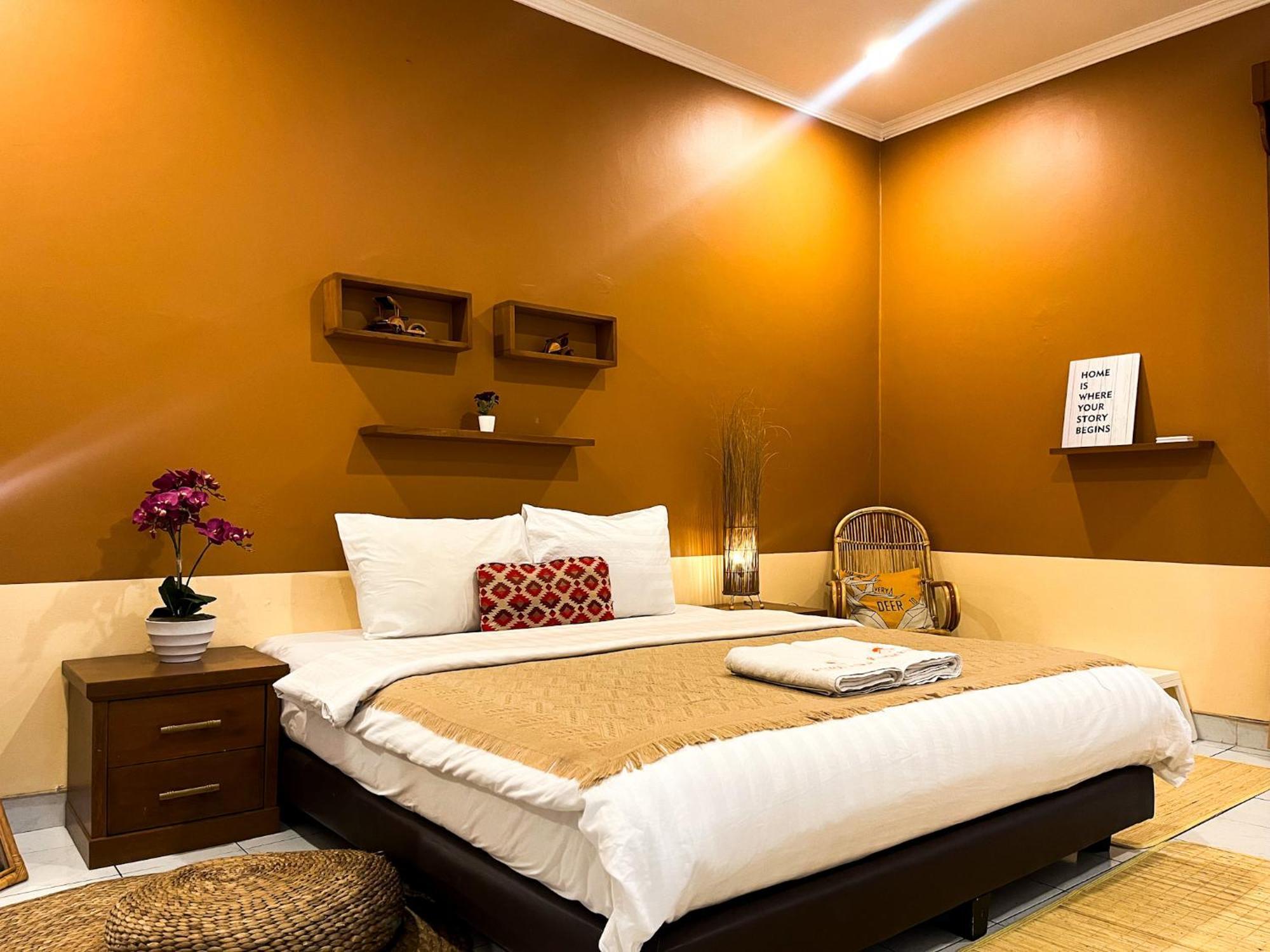 Roemah Renjana Bandung Bed & Breakfast Exterior photo