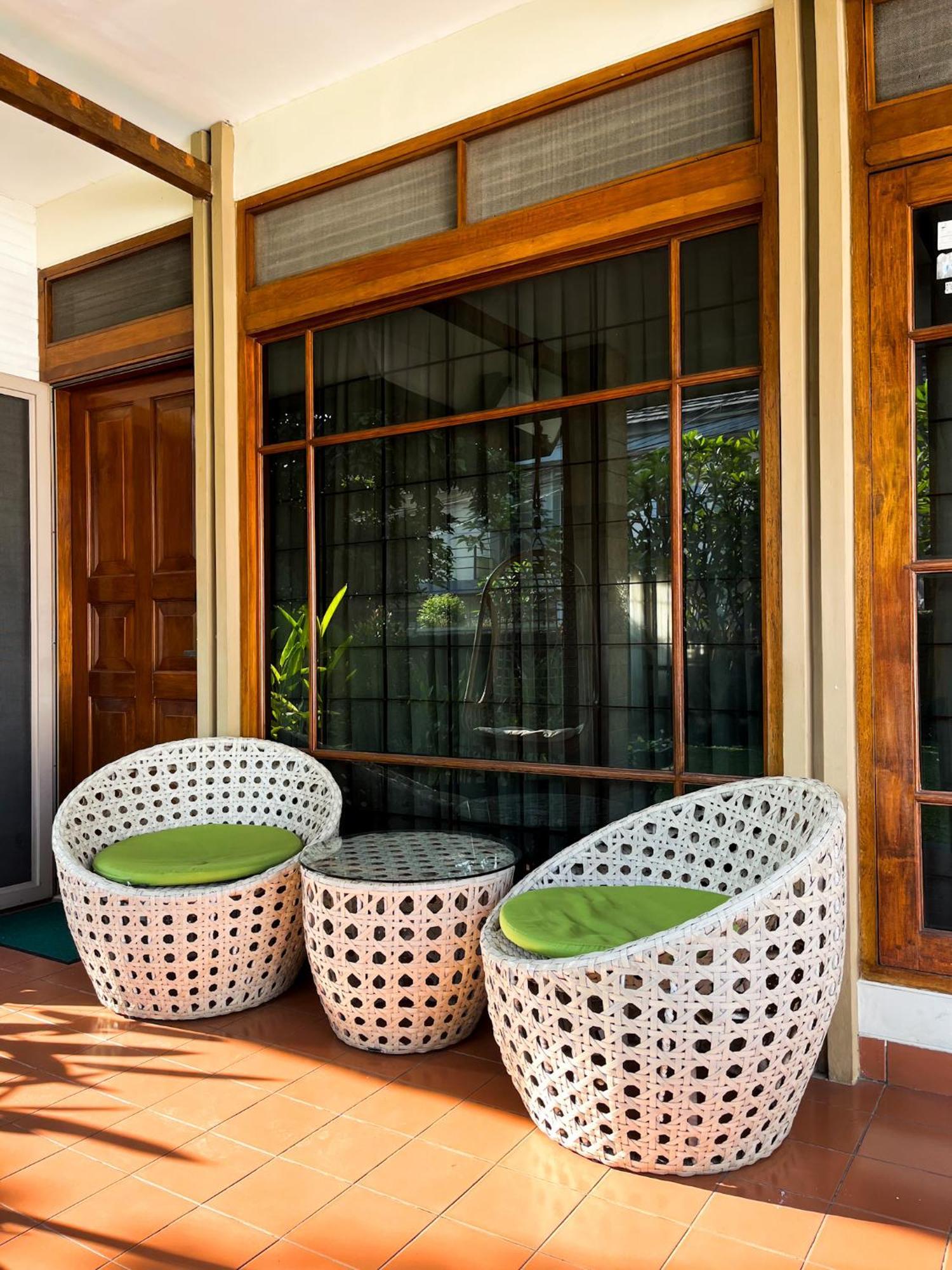 Roemah Renjana Bandung Bed & Breakfast Exterior photo