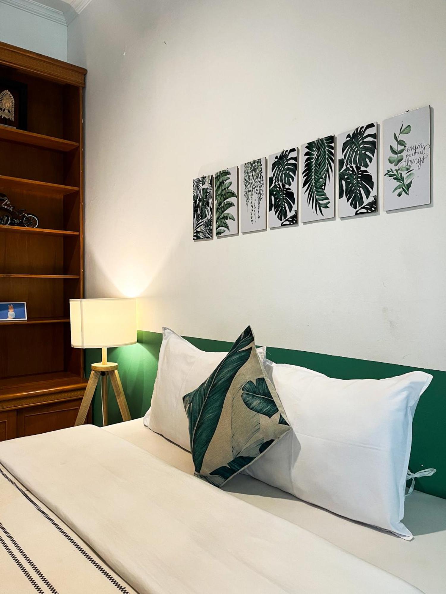 Roemah Renjana Bandung Bed & Breakfast Exterior photo