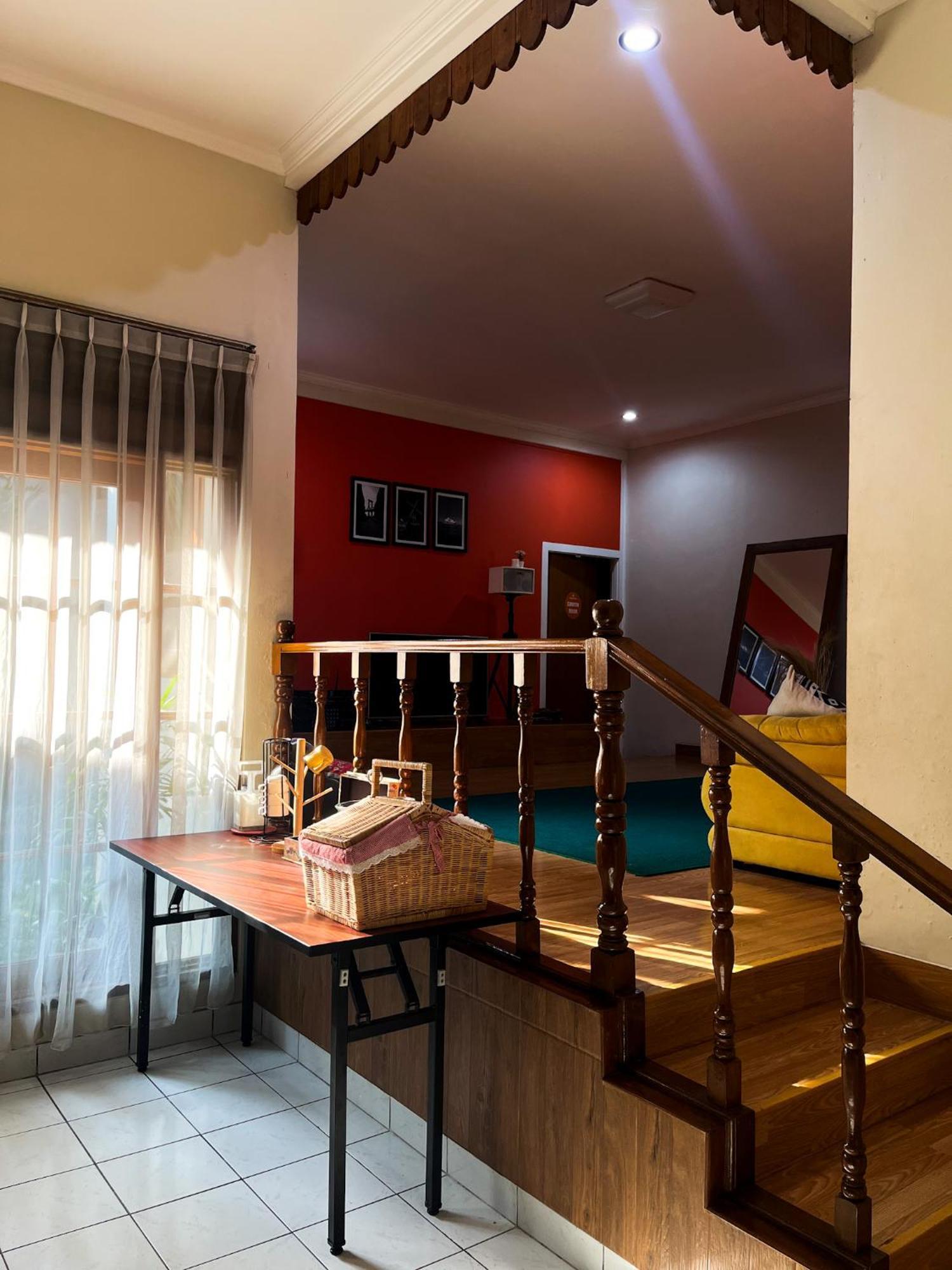 Roemah Renjana Bandung Bed & Breakfast Exterior photo